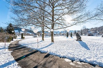 Oberstaufen Park in de winter met uitzicht op de Hochgrat van Leo Schindzielorz