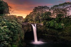 Rainbow Falls sur road to aloha