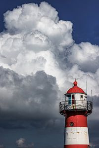 Noorderhoofd Westkaplle met mooie wolkenlucht van Linda Raaphorst