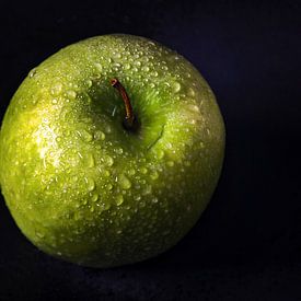 Fresh apple by Edwart Visser
