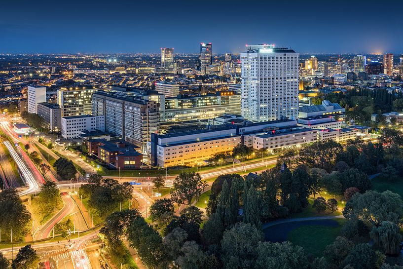 Rotterdam blue hour | Erasmus MC van Rob de Voogd / zzapback