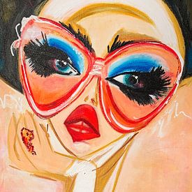 Portrait abstrait de Sunny avec les grosses lunettes de soleil roses sur Danielle Ducheine