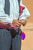 Knitting man in Peru