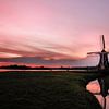 De Molen en het Roze Avondlicht von Ingrid Leegte