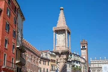 Verona - Piazza delle Erbe van t.ART