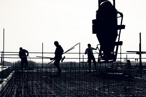 Bodenbelag als Silhouette bei Sonnenaufgang