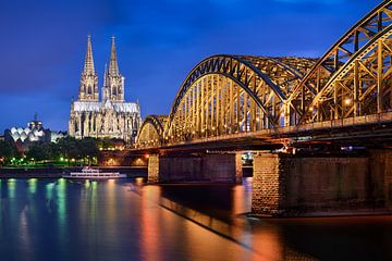 La cathédrale de Cologne la nuit sur Michael Abid