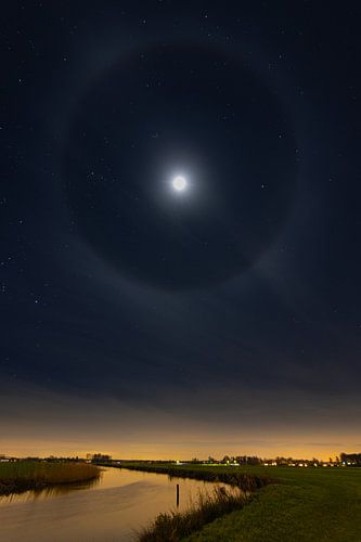 Maan 46 gaden halo boven Gorredijk