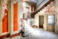 Abandoned villa by Roman Robroek thumbnail