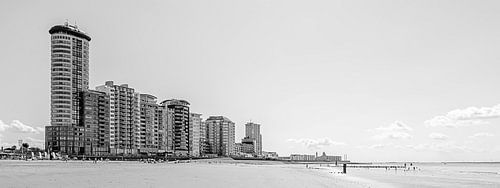 Skyline, badstrand en boulevard van Vlissingen (panorama)