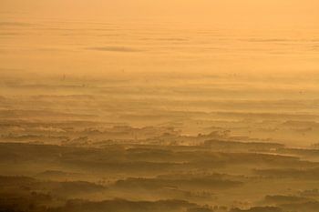 Varen over de ochtendmist