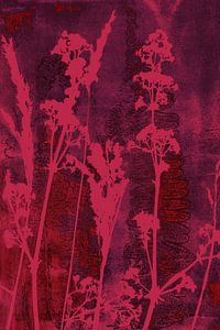 Abstrakte Botanik. Blumen, Pflanzen und Gräser in Lila, Rot, Rostorange von Dina Dankers