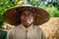 Un Indonésien qui fume
