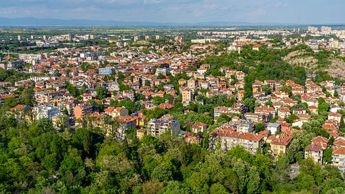Uitzicht over Plovdiv in Bulgarije (vanaf het Alyosha Monument)