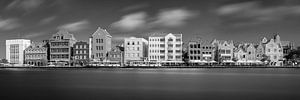 Willemstad auf Curacao in der Karibik in schwarzweiss.