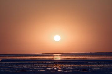 Zonsondergang op het strand van Foto Oger