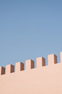 Minimalistisches Straßenbild in Marrakesch