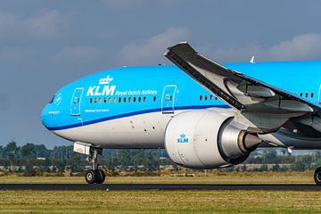 KLM Boeing 777-300 vertrekt vanaf de Polderbaan. van Jaap van den Berg