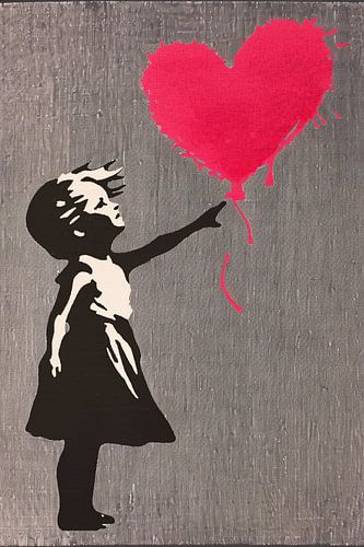 Meisje Reikt Naar Hartvormige Roze Ballon