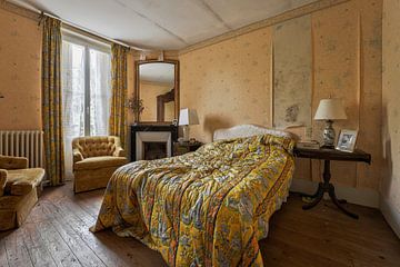 slaapkamer in verlaten villa van Ivana Luijten