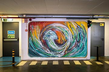 Yinyang graffiti in een parkeergarage in Alfama, Lissabon, Portugal - straat en reisfotografie van Christa Stroo fotografie