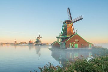 Ochtendnevel bij de Zaanse Schans van Pieter Struiksma