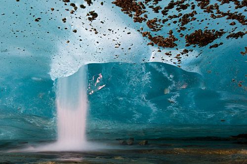 Waterval aan het eind van de Aletsch Gletsjer, Valais, Berner Alpen, Zwitserland