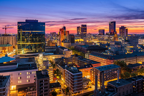 Uitzicht over Rotterdam tijdens zonsondergang