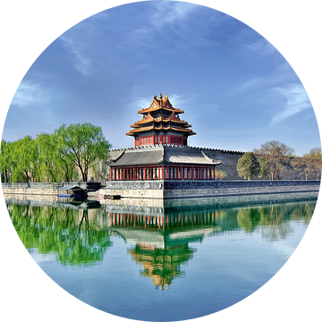 Paleismuseum Peking weerspiegeld in een blauw kanaal van Tony Vingerhoets
