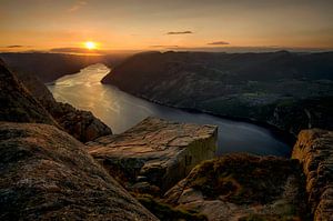 Preikestolen Sunset von Wojciech Kruczynski