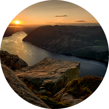 Preikestolen zonsondergang van Wojciech Kruczynski