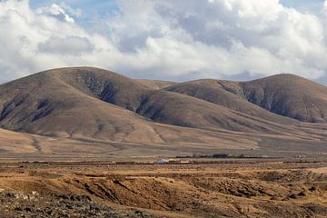 View of the volcanic landscape near El Cotillo on Fuerteventura by Reiner Conrad