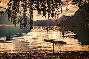 Sunset in fjord Noorwegen. van Ron van der Stappen