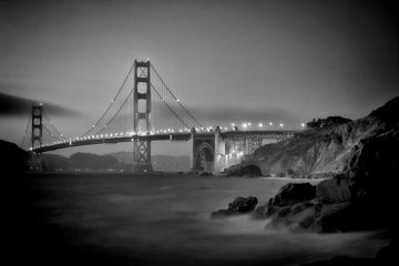 SAN FRANCISCO Golden Gate Bridge & Baker Beach | Monochrom von Melanie Viola