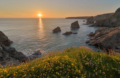 Bedruthan Steps Sonnenuntergang von Jos Pannekoek