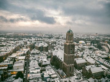 Zwolle Peperbus kerktoren tijdens een koude winter zonsopgang