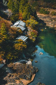 eenzame rivier in Kyoto van Endre Lommatzsch