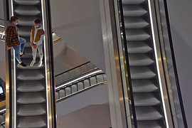 Escaliers roulants au Forum 1