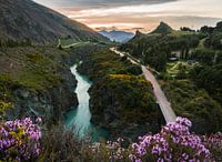 Rivier parallel aan snelweg in Nieuw Zeeland nabij Queenstown.