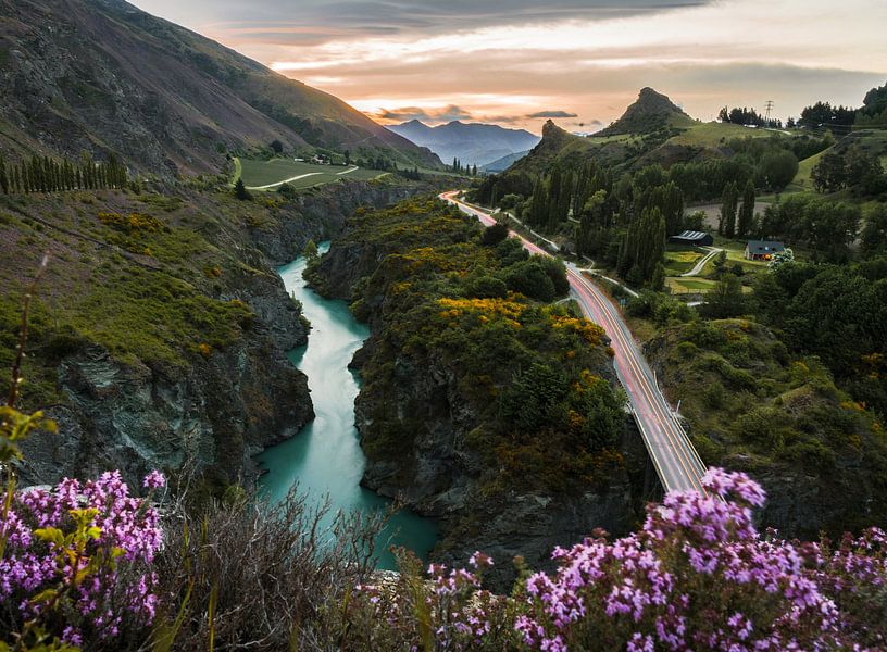 Rivier parallel aan snelweg in Nieuw Zeeland nabij Queenstown. van Niels Rurenga