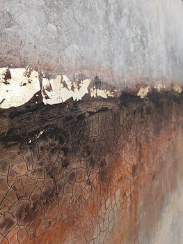 Goldene, rissige Erde