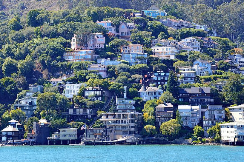 House on the hill by Frank's Awesome Travels