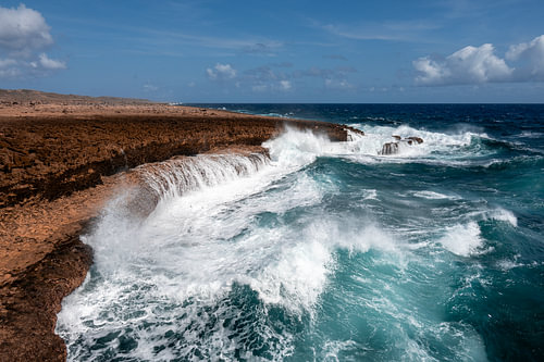 La force de la mer des Caraïbes