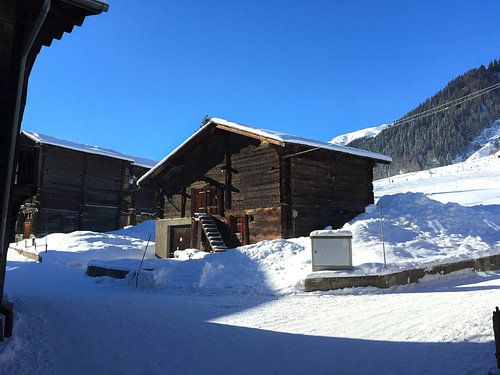 Berghuis in de sneeuw