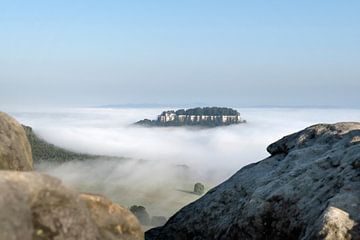 Mist in Saksisch Zwitserland van Holger Spieker