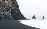 Reynisfjara Black Sand Beach in Ijsland van Michiel Dros thumbnail