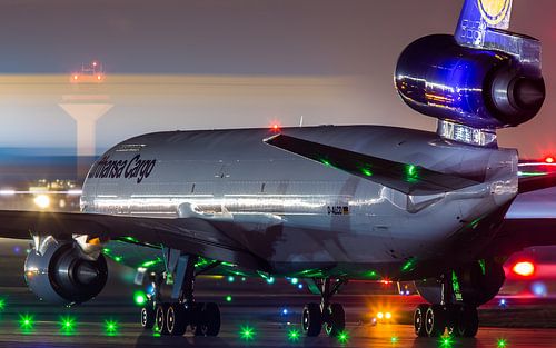 Lufthansa McDonnell Douglas MD-11F wachtend op vertrek
