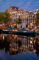 Singel gracht Amsterdam tijdens het blauw uur