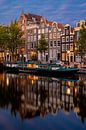 Singel gracht Amsterdam tijdens het blauw uur van Thea.Photo thumbnail