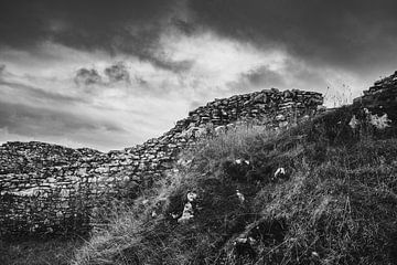 Urquhart kasteelruïnes aan het meer van Loch Ness in de Schotse Hooglanden.  Schotland deluxe! van Jakob Baranowski - Photography - Video - Photoshop